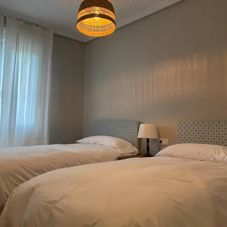 Amplio Y Luminoso En Camelias Βίγκο