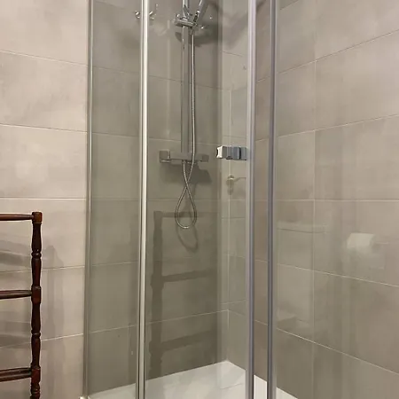 Amplio Y Luminoso En Camelias Βίγκο